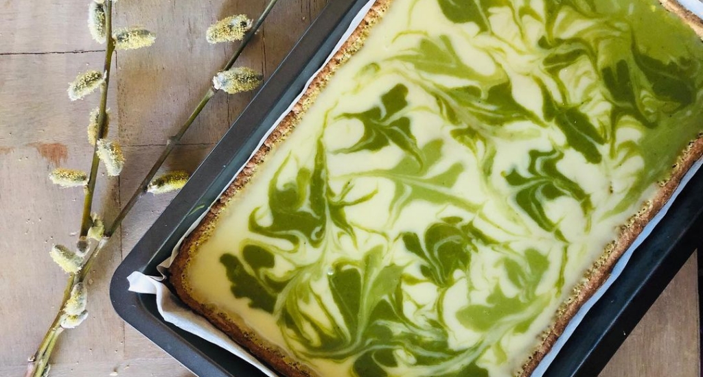 Orkiszowy mazurek pistacjowy