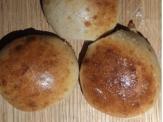 Bułeczka na zakwasie z mąki orkiszowej Oberkulmer z solą 1szt, pieczywo_bułka_z_sola - -(bulki_z_sola)