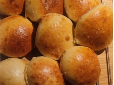 Bułeczka na zakwasie z mąki orkiszowej Oberkulmer z solą 1szt, pieczywo_bułka_z_sola - -(bulki_z_sola)